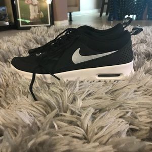 Nike- Air Max Thea Sneakers